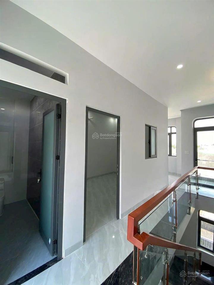 Nhà 1 trệt 2 lầu hoàn công gần chợ dĩ an 1