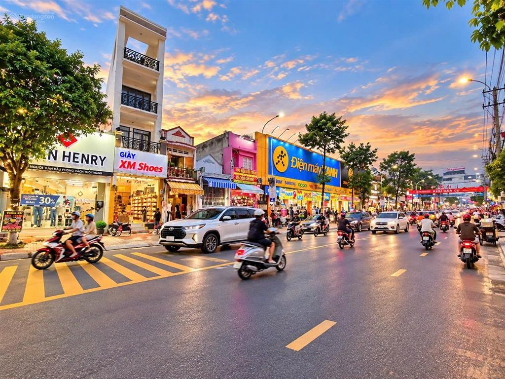 Chính chủ cần bán mtkd ở ng an ninh dĩ an. dt 77m2. trung tâm mua sắm. gần chợ vài mét, trường học