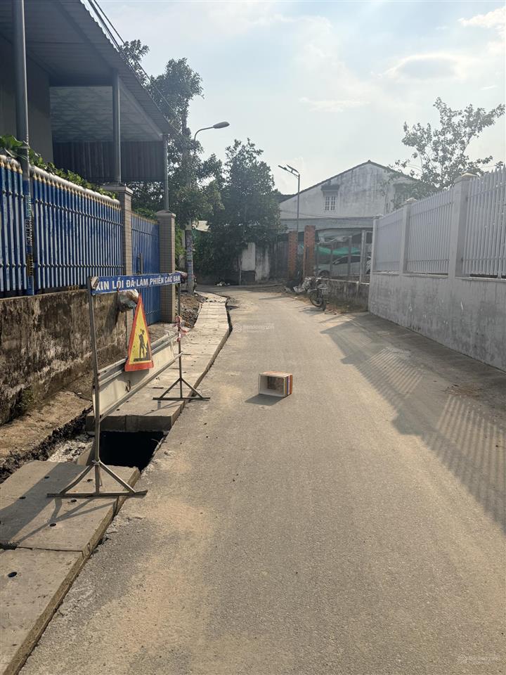 Bán lô đất mặt tiền đường nhựa 5 m cách nguyễn thị minh khai 150 m phú hòa tp thủ dầu một bd. 2,6 t