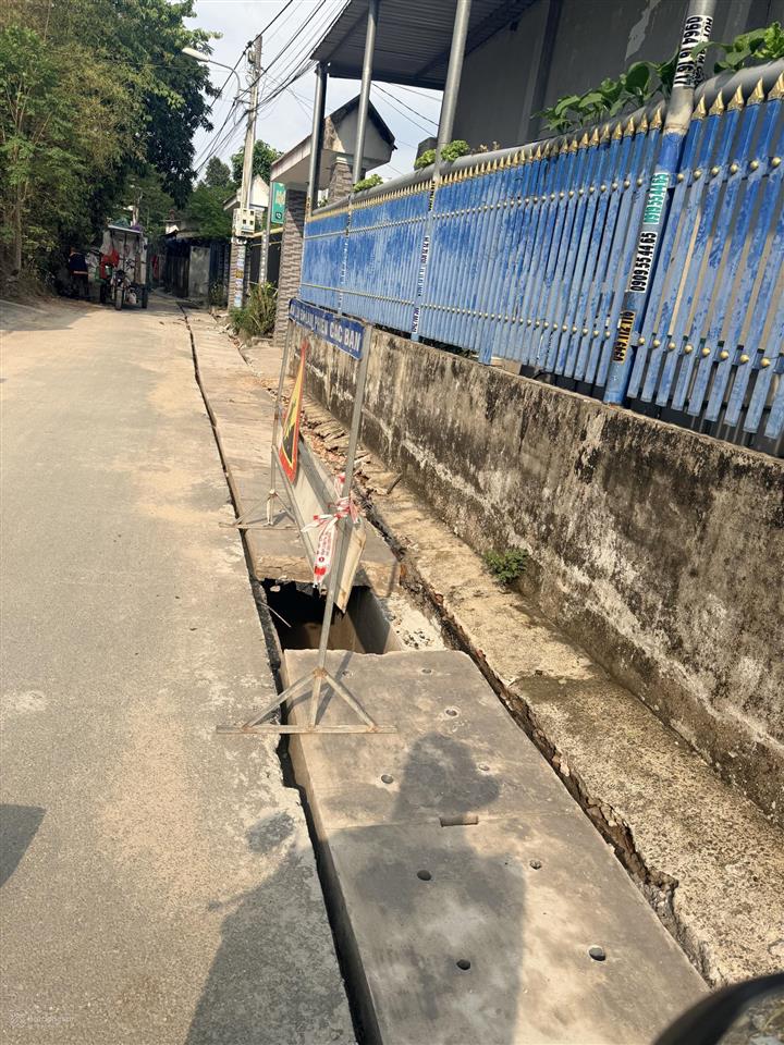 Bán lô đất mặt tiền đường nhựa 5 m cách nguyễn thị minh khai 150 m phú hòa tp thủ dầu một bd. 2,6 t