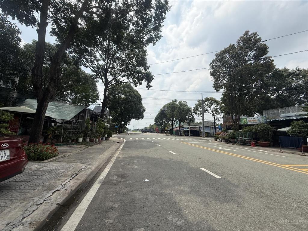 Chính chủ bán lô đất mặt tiền đường phạm hùng , khu tđc hoà lợi , p bình dương