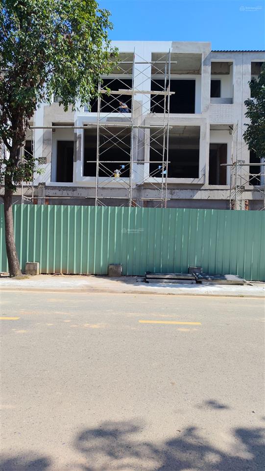 Nhà phố fiesta central đẳng cấp thương mại hai mặt tiền giá gốc becamex thành phố mới