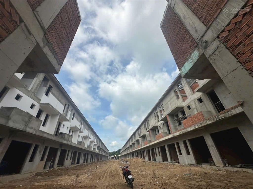 Nhà shophouse fiesta central becamex giá ngoại giao tại thành phố mới