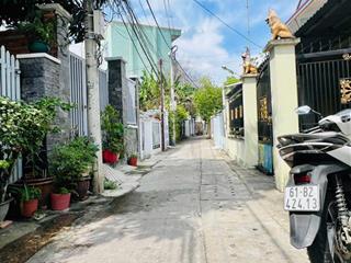 Bán đất tặng kèm căn nhà, 1 sẹc cmt8 thông qua phan đình giót