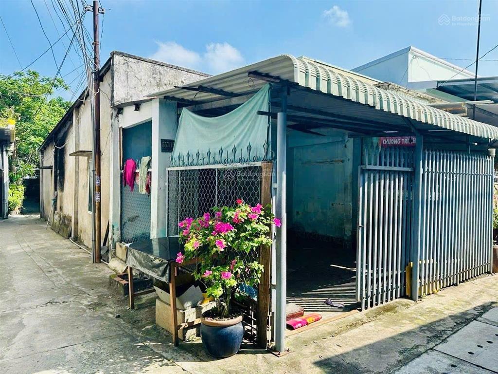 Bán đất tặng kèm căn nhà, 1 sẹc cmt8 thông qua phan đình giót