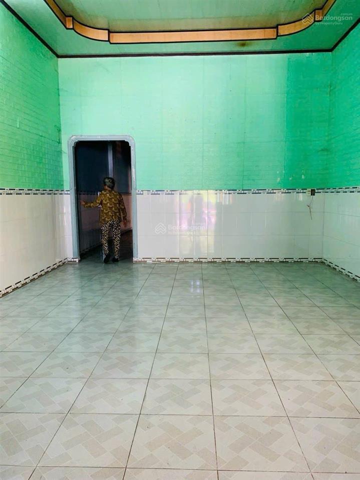 Bán gấp căn nhà cấp 4 ngay cổng trường học phú tân (giá chỉ bằng giá đất)