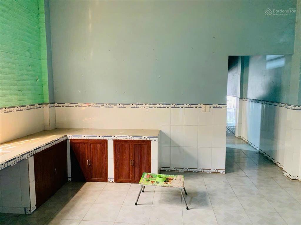 Bán gấp căn nhà cấp 4 ngay cổng trường học phú tân (giá chỉ bằng giá đất)