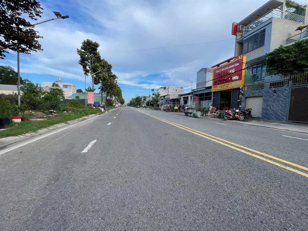 Nhà đẹp đường nhựa khu phố 2 phú tân gần trung tâm tdm
