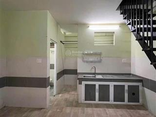 Nhà 1 trệt 1 lửng liền kề, đường nhựa có sân xe hơi, đường nhựa gần huỳnh văn lũy