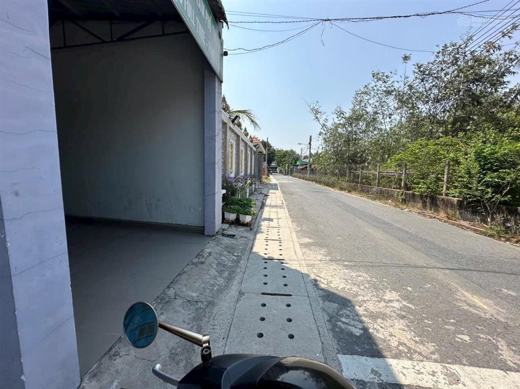 Nhà cho thuê rẻ phú mỹ, gần ngay chợ và trường học, đường nhựa sân xe hơi