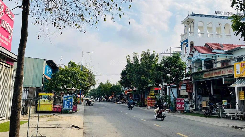 Nhà đường chợ d12 khu 1 phú tân