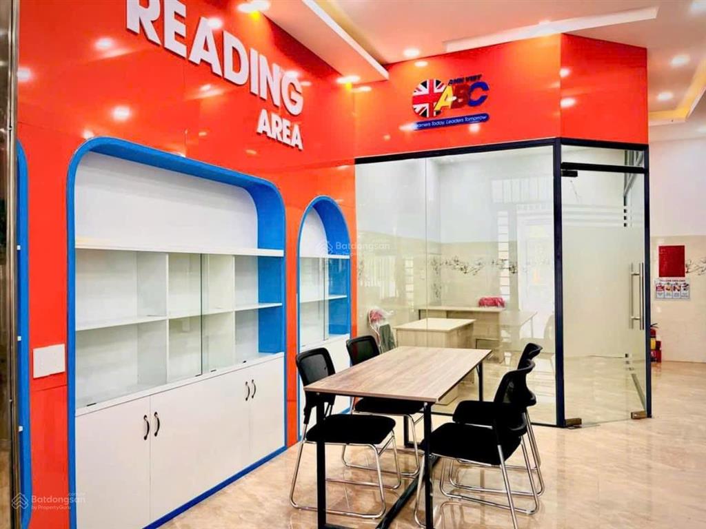 Cho thuê nhà 3 lầu ngay trung tâm chợ và 2 trường học kế bên