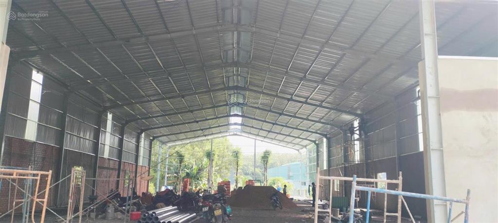 Kho mới 1900m2 tân định, gần thành phố mới, đường nhựa 10m, có văn phòng