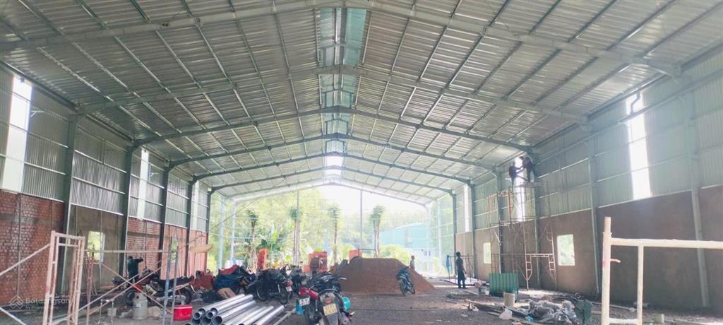 Kho mới 1900m2 tân định, gần thành phố mới, đường nhựa 10m, có văn phòng