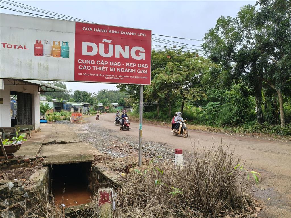 Hớn quản chủ kẹt tiền cần bán gấp lô đất 2 mặt tiền 571m2 có 100m2 thổ cư. giá 320tr bao sổ sách