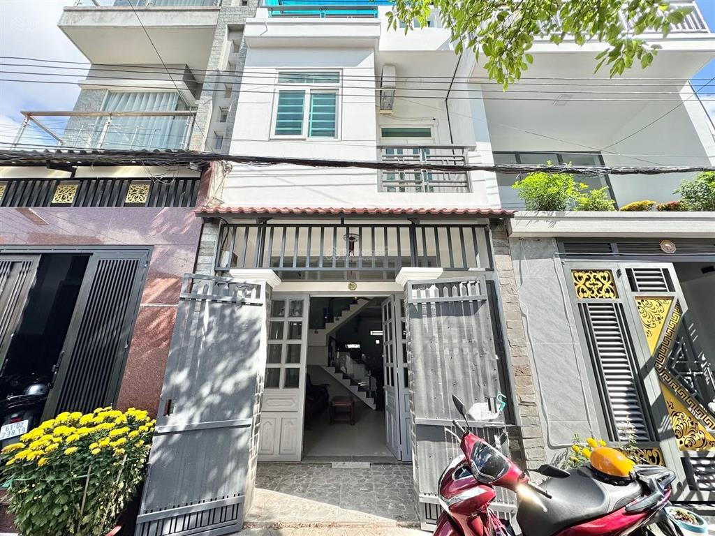 Nhà 2 lầu gần chợ xóm nghèo giá 3 tỷ 950 triệu tl