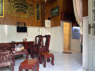 Nhà lầu 1 triệt 1 tum sổ hồng riêng gần chợ xóm nghèo, giá 1 tỷ 850 triệu