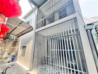 Nhà lầu triệt sổ hồng riêng gần chợ xóm nghèo giá 2 tỷ 100 triệu tl