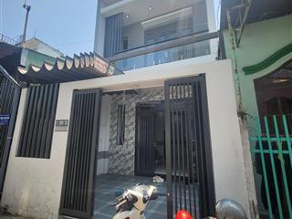 Nhà lầu gần chợ xóm nghèo giá 3 tỷ 7 thương lượng