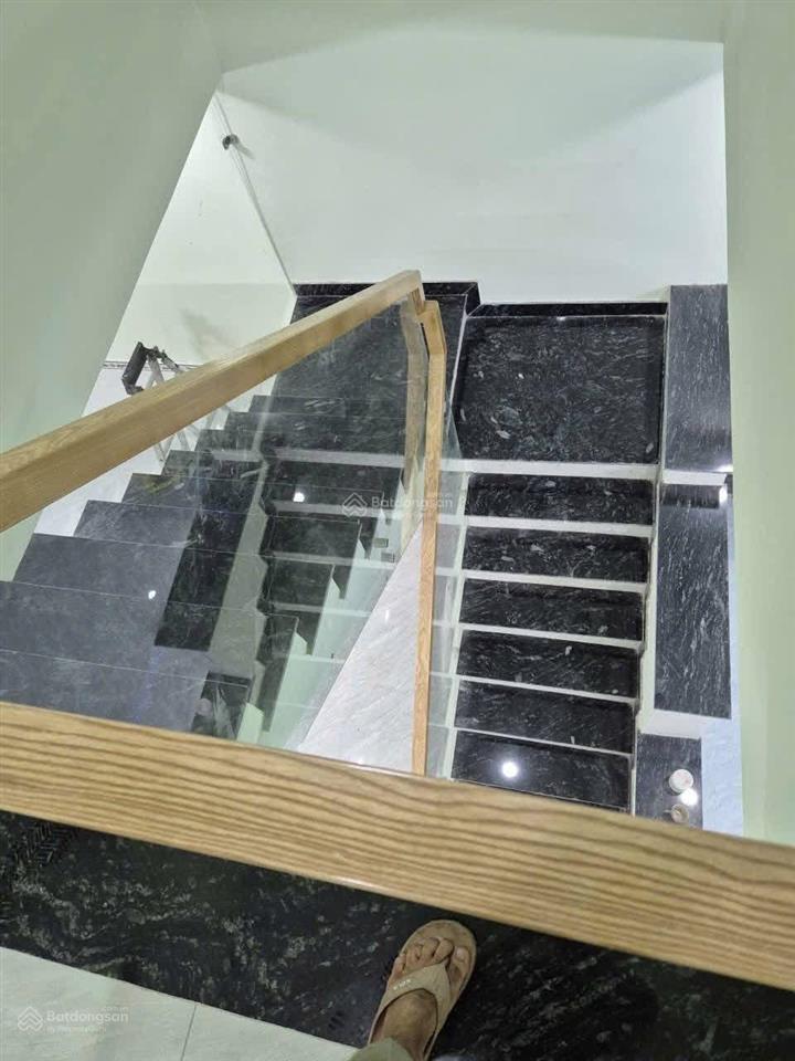 Nhà lầu sân xe hơi mặt tiền cây da giá 6 tỷ 300 triệu