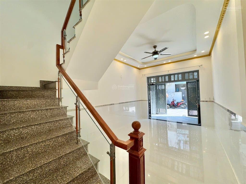 Nhà lầu đường 6m gần ubnd phường tân đông hiệp giá 4 tỷ 550 triệu