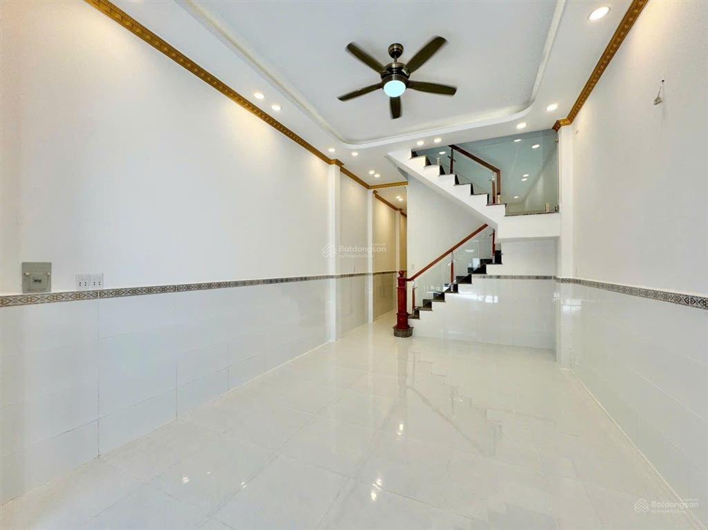 Nhà lầu đường 6m gần ubnd phường tân đông hiệp giá 4 tỷ 550 triệu