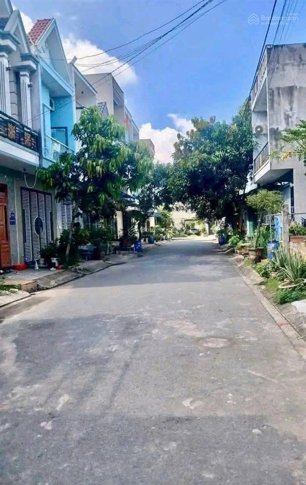 Nhà lầu đường thông gần bến xe tân đông hiệp giá 3 tỷ 880 triệu
