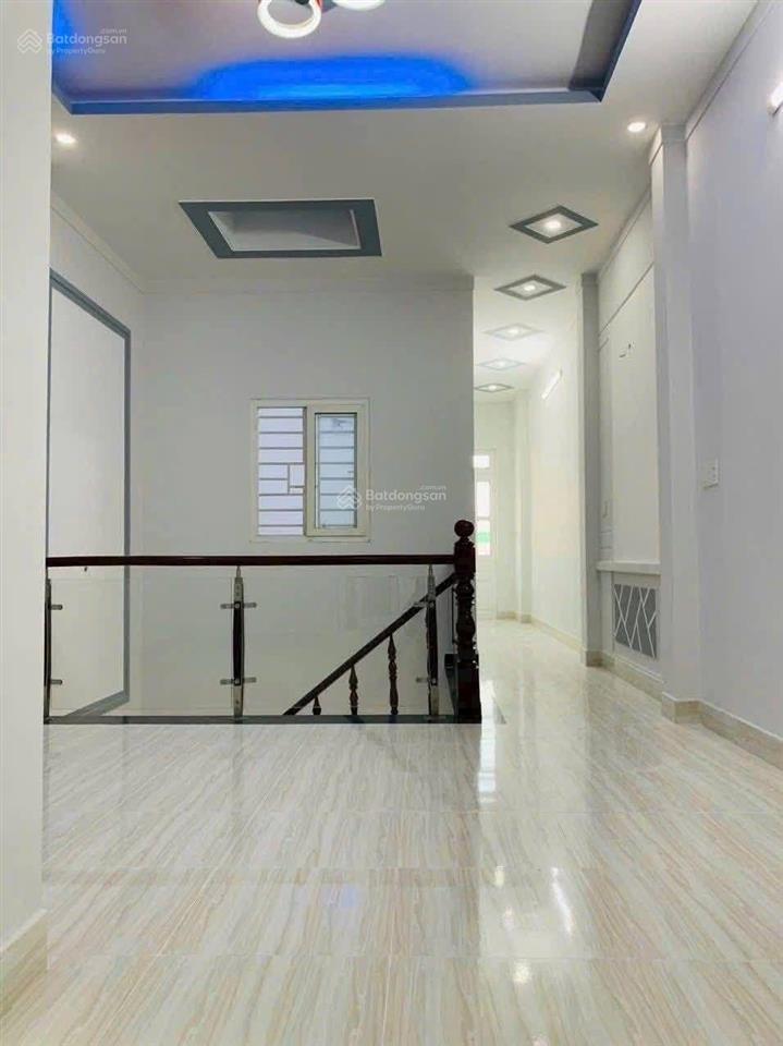 Nhà lầu sổ hồng riêng gần trung tâm hành chính dĩ an
