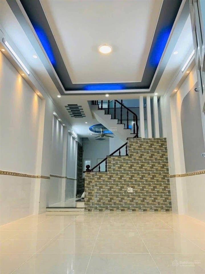Nhà lầu sổ hồng riêng gần trung tâm hành chính dĩ an
