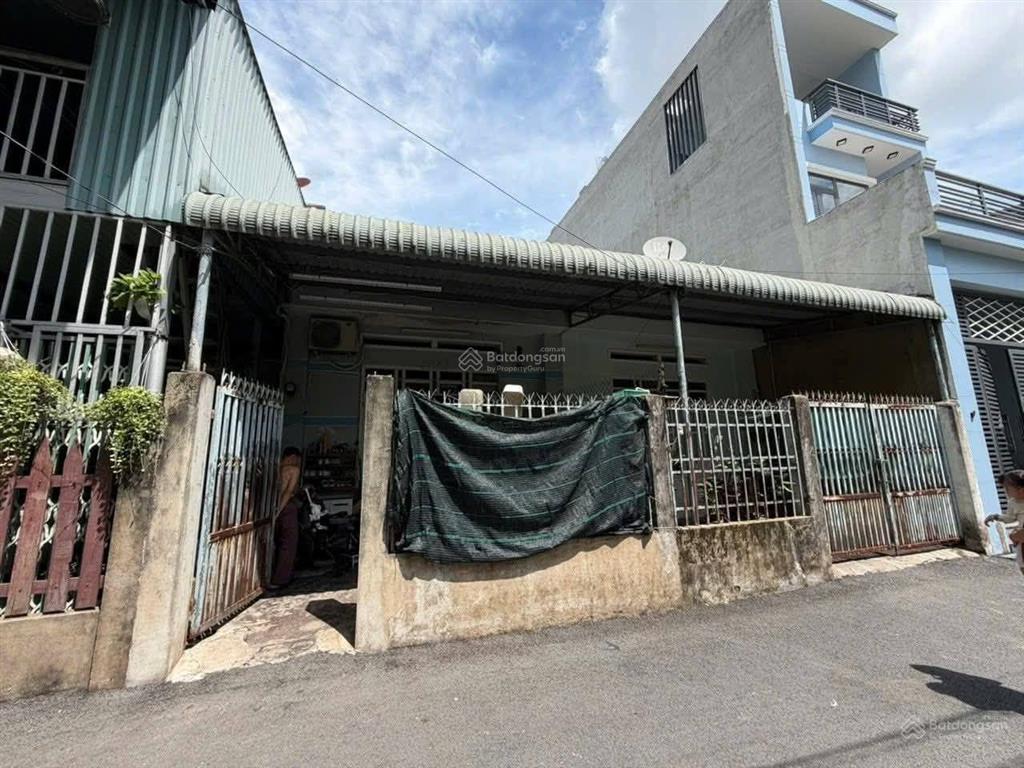 Nhà ngang 8m6 gần chợ dĩ an 1 dt 168m2 giá 5 tỷ 990 triệu