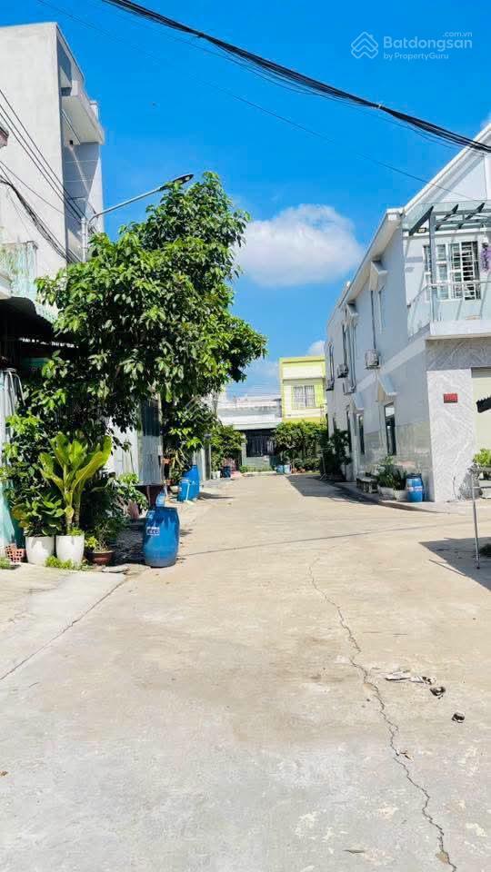 Nhà triệt lửng lầu 1 tum gần chợ dĩ an 1