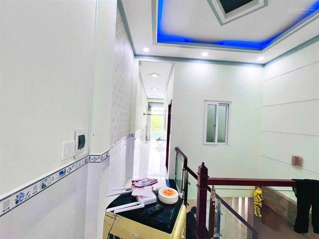 Nhà lầu sân xe hơi 7 chỗ gần ngã ba cây lơn, giá 5 tỷ 500
