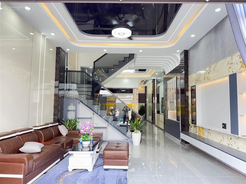 Nhà 3 tấm ngay sân vận động đông hòa
