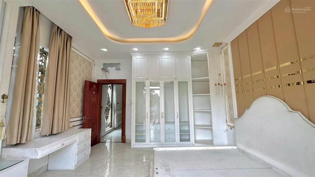 Biệt thự ngay trung tâm thành phố dĩ an