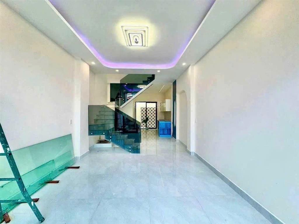 Nhà lầu đường thông xe hơi gần chợ dĩ an 1 giá 3 tỷ 950 triệu