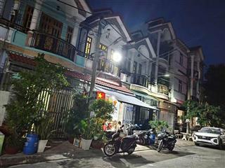 Chủ lỗ vốn bán gấp nhà này ngay sân vận động đông hòa