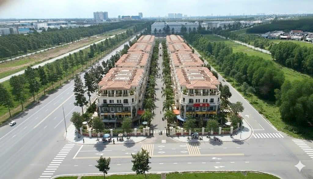 Nhà phố 4 tầng mặt tiền đường lê lợi liền kề kcn vsip 2 bình dương cũ