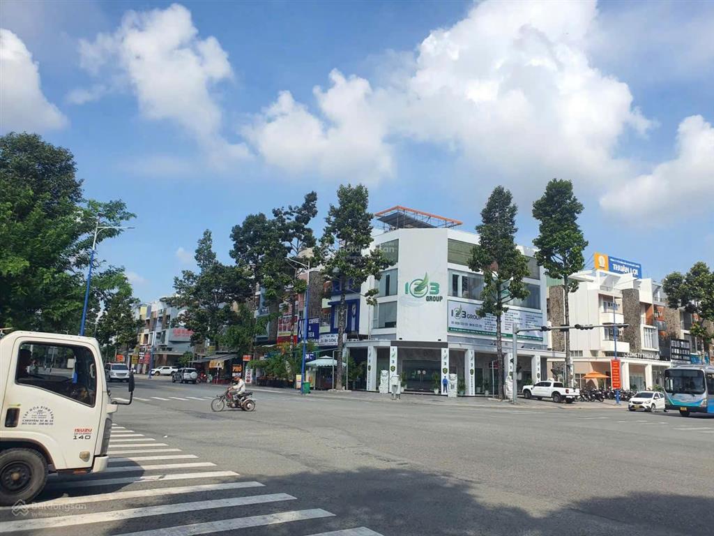 Nhà phố 4 tầng mặt tiền đường lê lợi liền kề kcn vsip 2 bình dương cũ