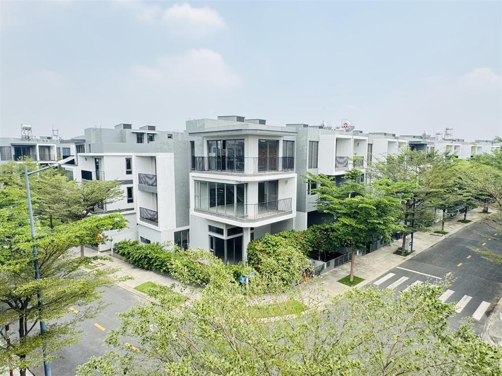 Bán gấp căn biệt thự xây thô 2 mặt tiền siêu đẹp tại tân khánh, tp hcm