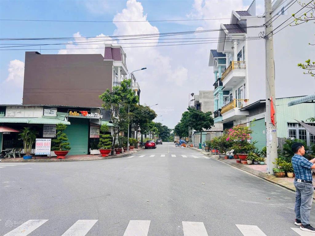 Bán đất tại trung tâm hành chính dĩ an đường số 8 sổ hồng riêng