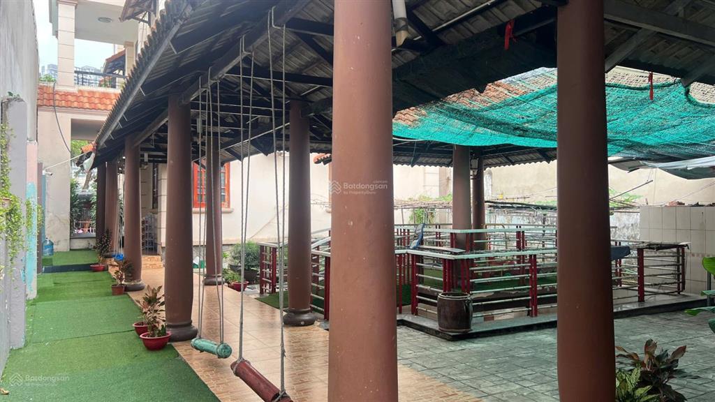 Biệt thự vườn  gần 1000m²  trệt 2 lầu  đối diện đh thủ dầu một