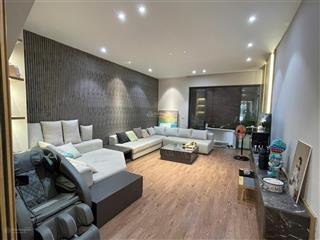 Nhà riêng 3 tầng hiện đại có thang máy dt 127m2 khu tthc dĩ an  giam gap