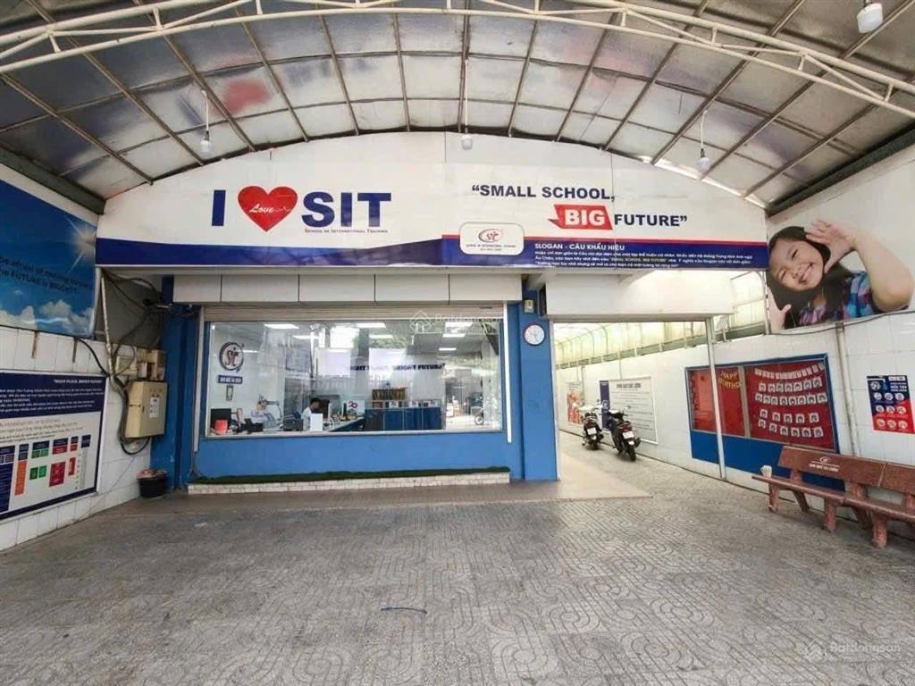 Toà nhà 4 tầng 400m2 ngang 10m đang cho thuê trung tâm ngoại ngữ ngay cụm trường học dĩ an