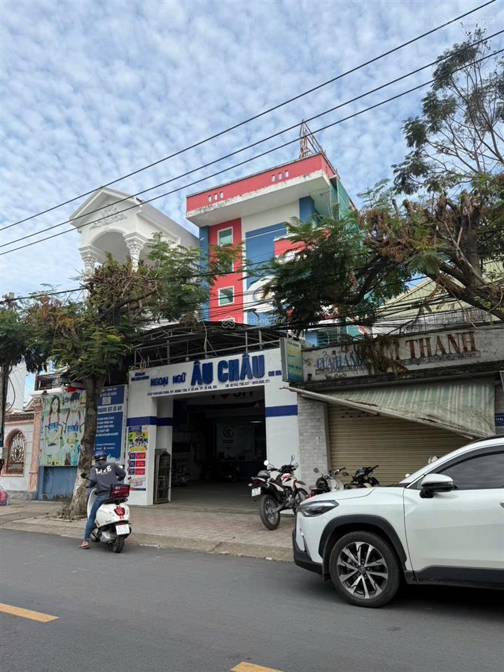 Toà nhà 4 tầng 400m2 ngang 10m đang cho thuê trung tâm ngoại ngữ ngay cụm trường học dĩ an