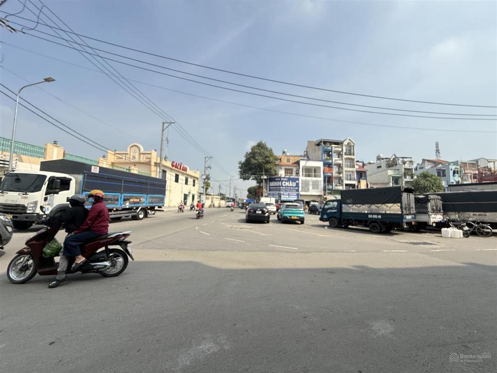 Bđs 3 mặt tiền đường nhựa mt trần hưng đạo p. đông hoà. dt 370m2 ngang 7m shr