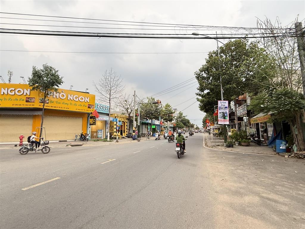 Quán cafe góc 2 mặt tiền đông hoà mặt đường hơn 30m vi trí đẹp cần bán gấp