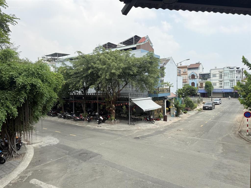 Quán cafe góc 2 mặt tiền đông hoà mặt đường hơn 30m vi trí đẹp cần bán gấp