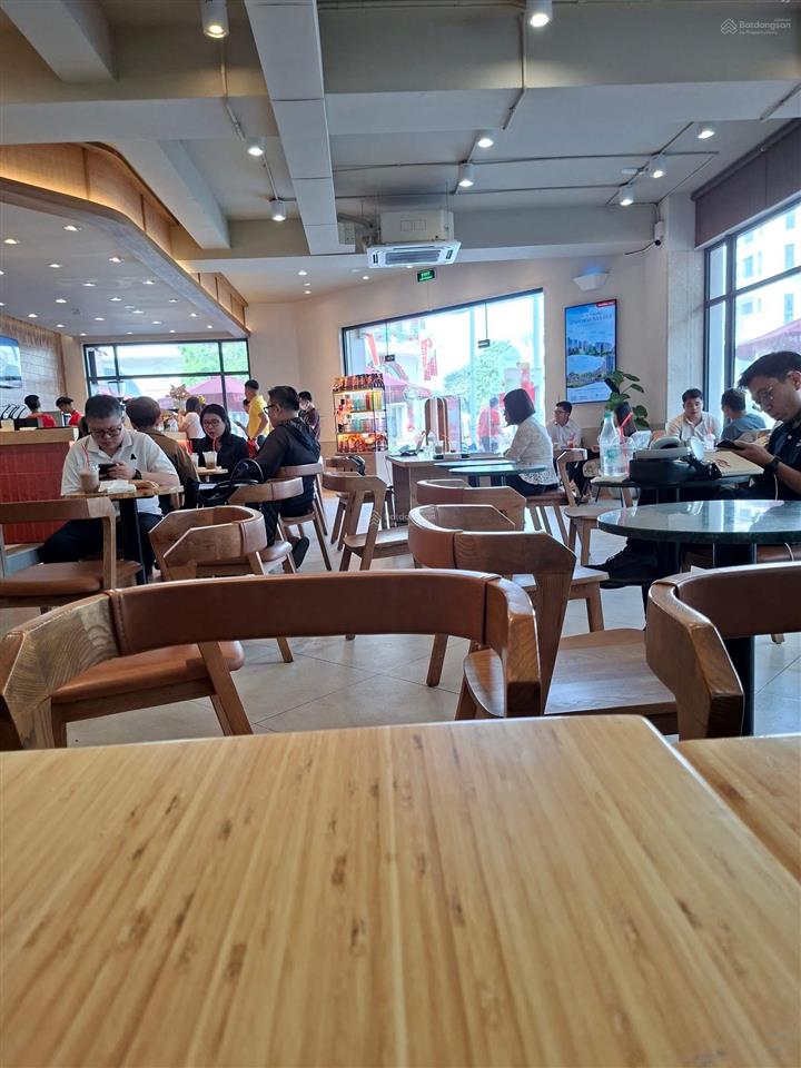Quán cafe góc 2 mặt tiền đông hoà mặt đường hơn 30m vi trí đẹp cần bán gấp