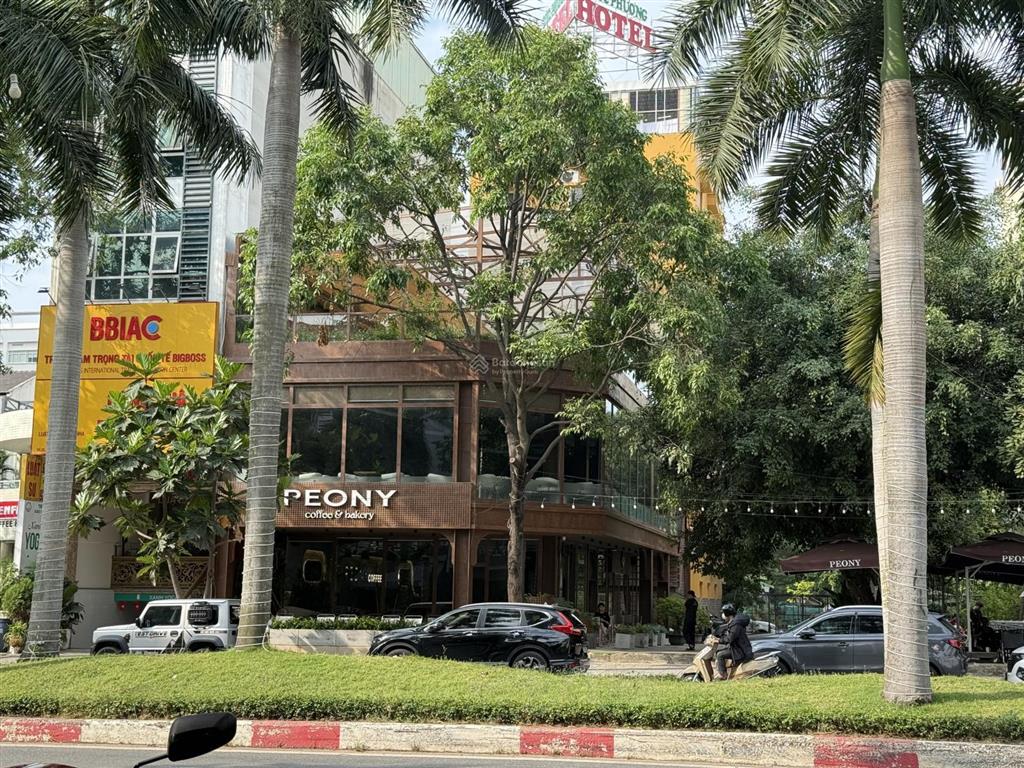 Quán cafe góc 2 mặt tiền đông hoà mặt đường hơn 30m vi trí đẹp cần bán gấp