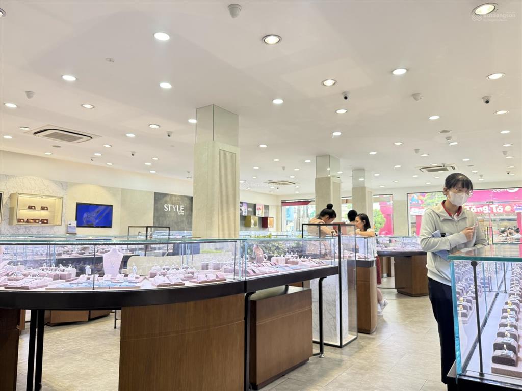 Nhà mặt tiền ngang 16m mặt tiền đường số 5 linh xuân kinh doanh sầm uất, sẵn hđ thuê 35tr/tháng